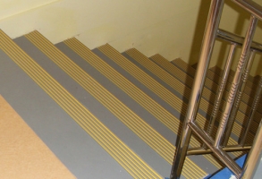 樓梯地板膠